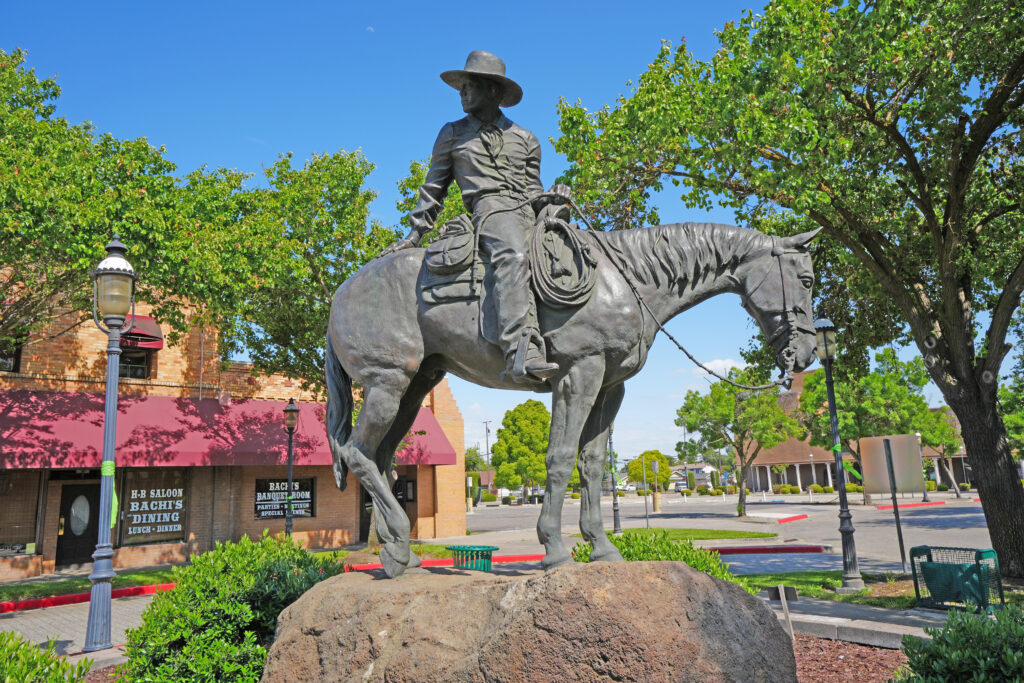 Bronze statue by Betty Saletta, Oakdale, CA, May, 2025